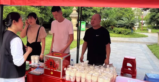 節水宣傳進(jìn)社區，貼心守護“水”安全——和濟水務(wù)開(kāi)展“便民服務(wù)進(jìn)社區”主題活動(dòng)